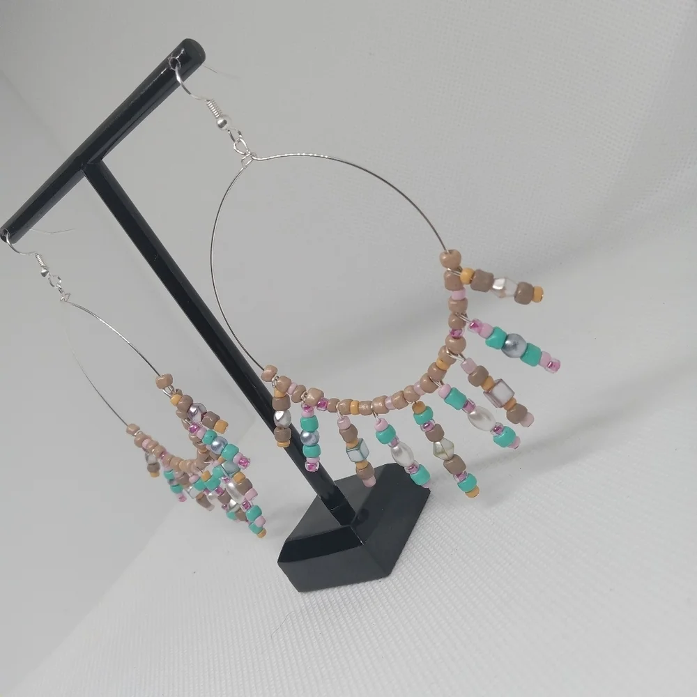 Hand Crafted Turquoise and Tan Beaded Necklace Set - Picture 16 of 16